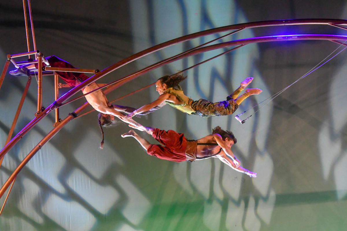 Espectáculo de Trapecio volante con tres acróbatas