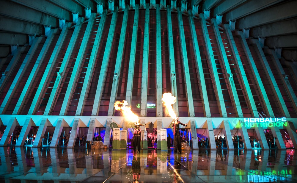 Espectáculo de fuego en un congreso de Herbalife.
