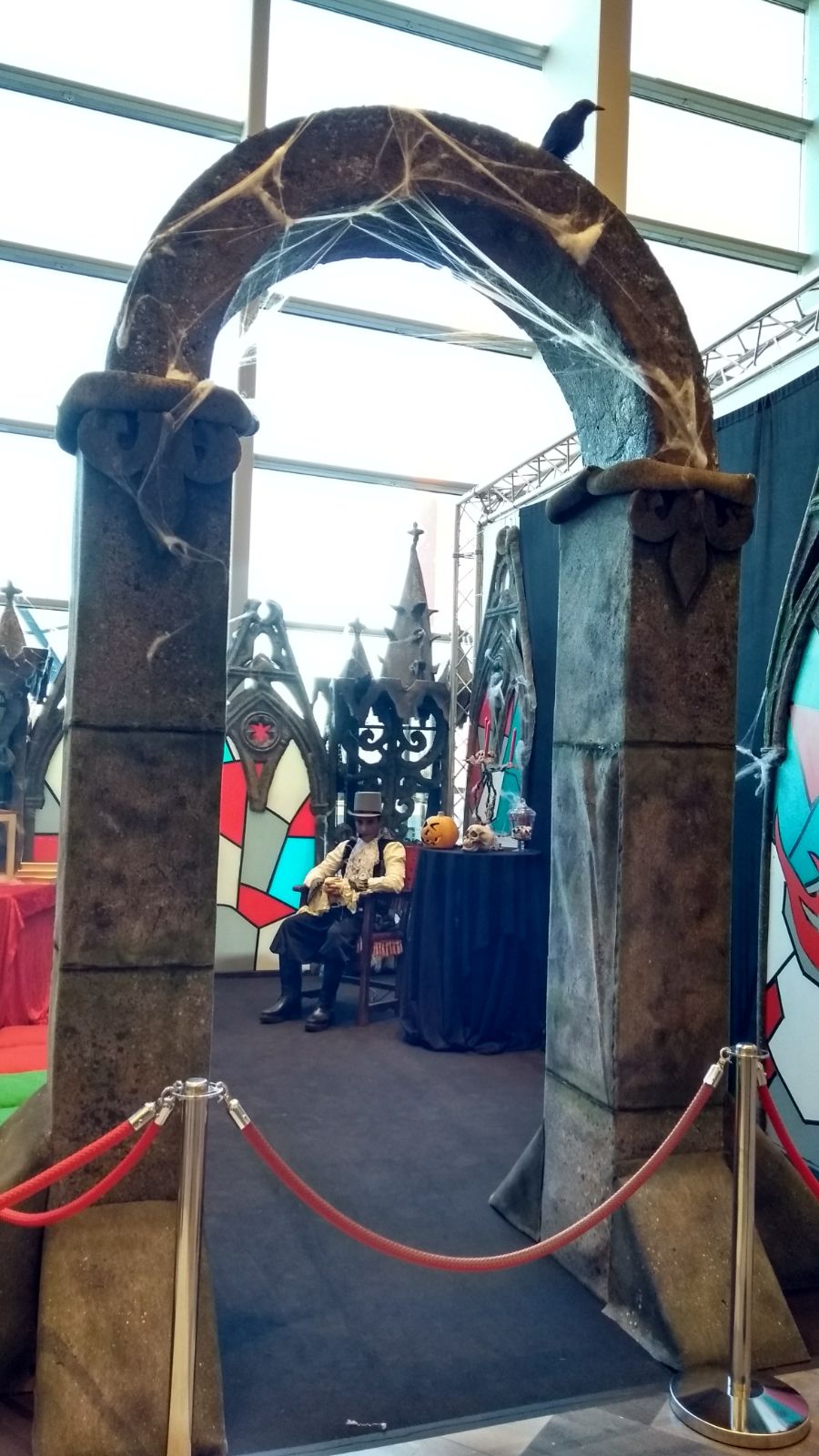 Cuentacuentos de terror en Halloween en un centro comercial.
